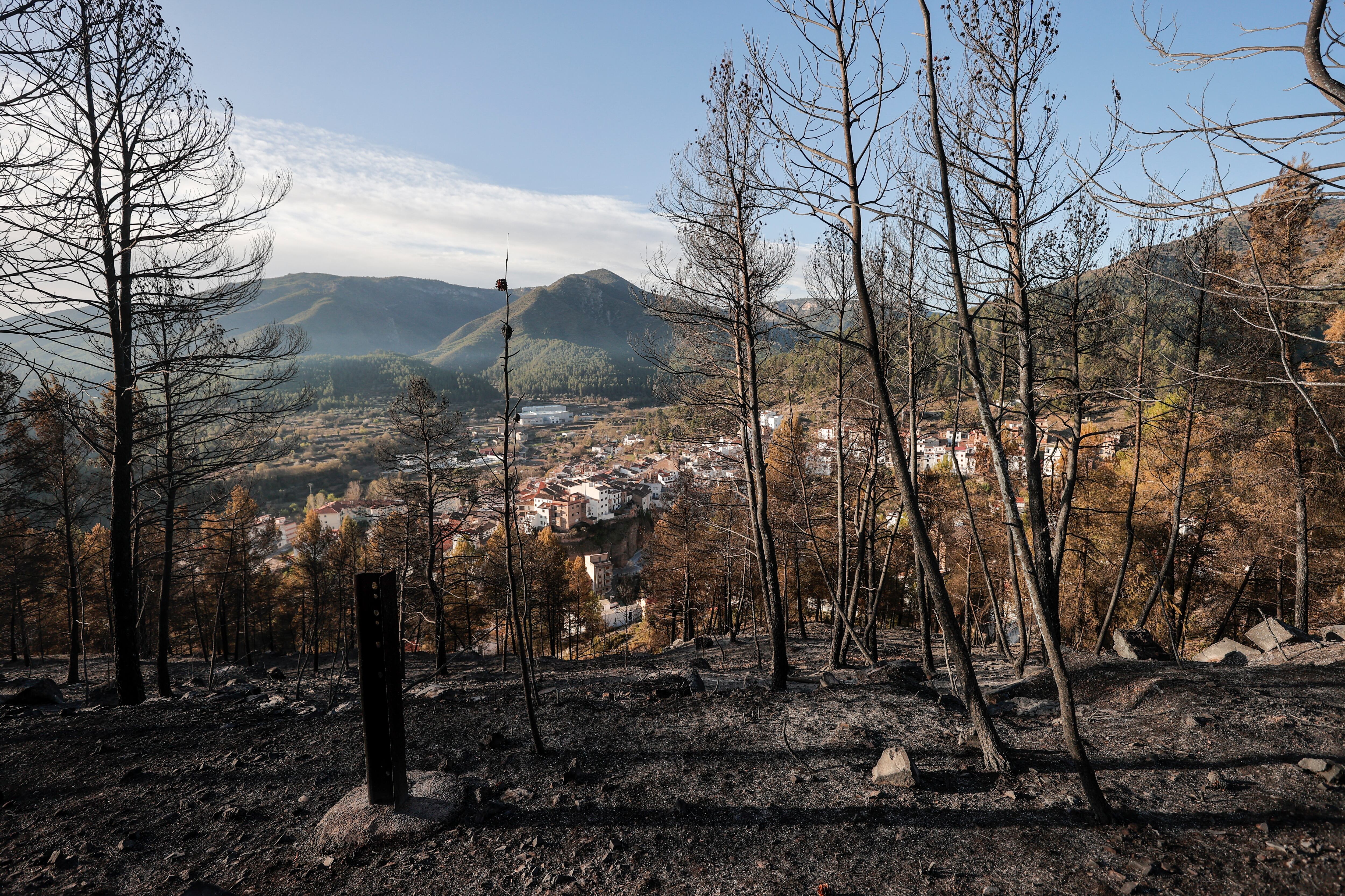 El incendio iniciado en Villanueva de Viver (Castellón) cumple una semana tras arrasar 4.700 hectáreas