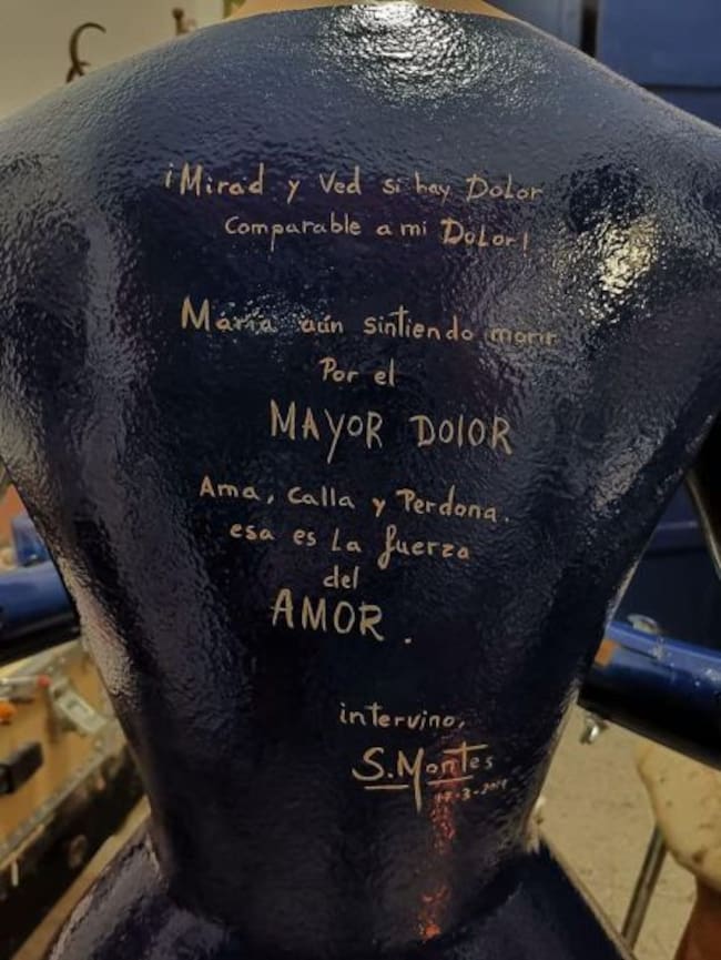 Inscripción realizada en el candelero de la Virgen