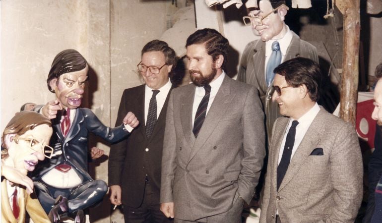 Exposición del Ninot del año 1984. De izquierda a derecha: Ricard Pérez Casado (exalcade de Valencia), Joan Lerma (ex President de la Generalitat) y Enric Real (ex presidente de JCF)