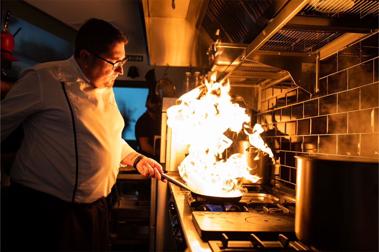 Periko Ortega en la cocina de Recomiendo