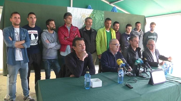 Comparecencia del presidente Gustavo Falque con el entrenador y el director deportivo