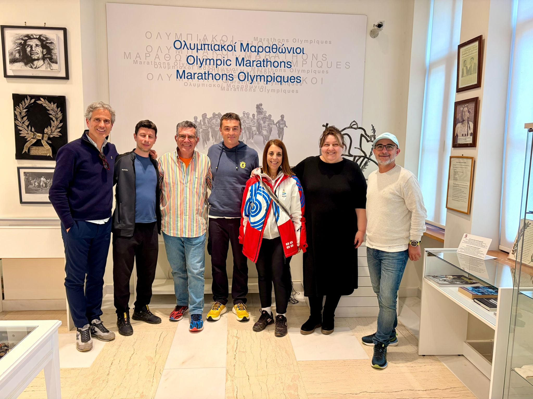 Una representación del Foro de Educación Física y Deporte de Lorca visita instalaciones deportivas en Grecia.
