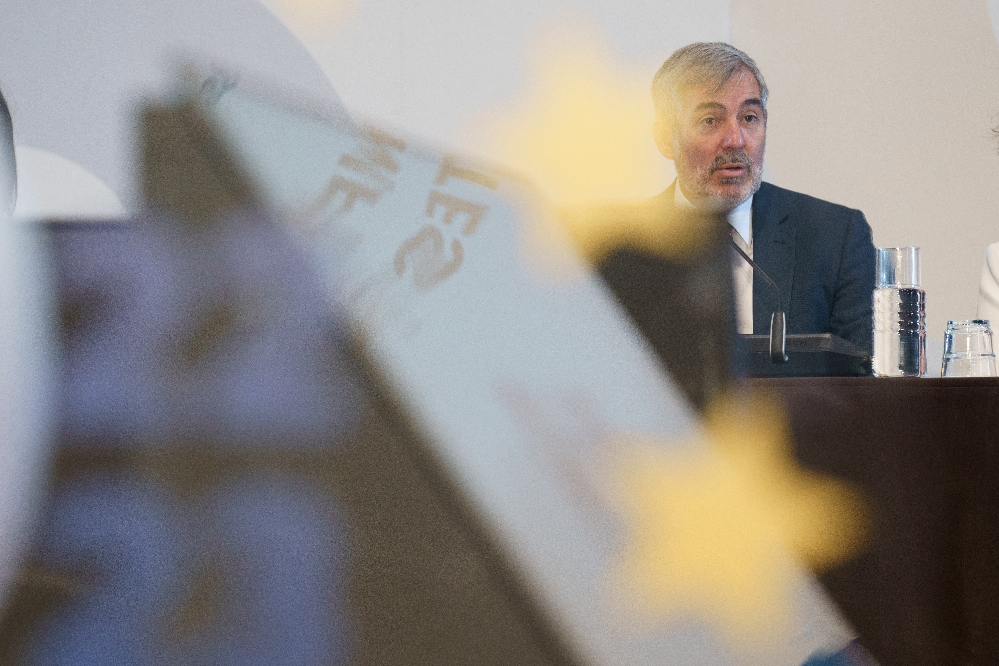 GRAFCAN225. SANTA CRUZ DE TENERIFE (ESPAÑA), 09/11/2023.- El presidente de Canarias, Fernando Clavijo, interviene en la segunda jornada de la conferencia de presidentes de las regiones ultraperiféricas de la Unión Europea que se celebra en Santa Cruz de Tenerife. EFE/Ramón de la Rocha