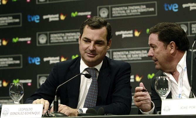 El presidente de RTVE, Leopoldo González-Echenique, junto al nuevo presidente de FAPAE, Joxe Portela