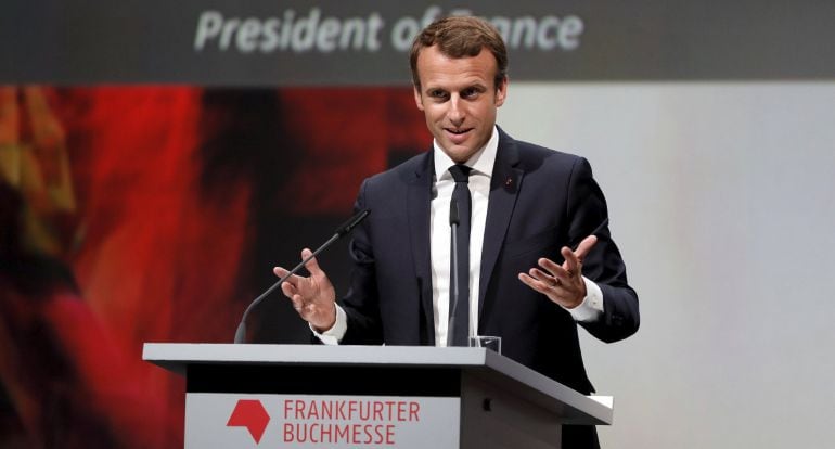 El presidente galo, Emmanuel Macron, ofrece un discurso durante la apertura de la Feria del Libro de Fráncfort en Fráncfort (Alemania) 