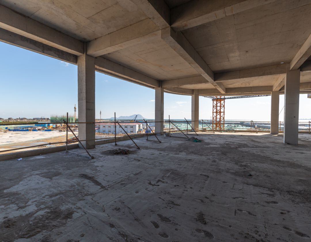 Foto de archivo de una obra parada y sin trabajadores