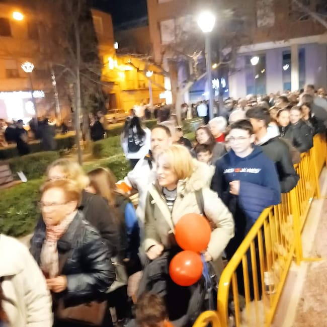 Recogiendo las tortas de sardina