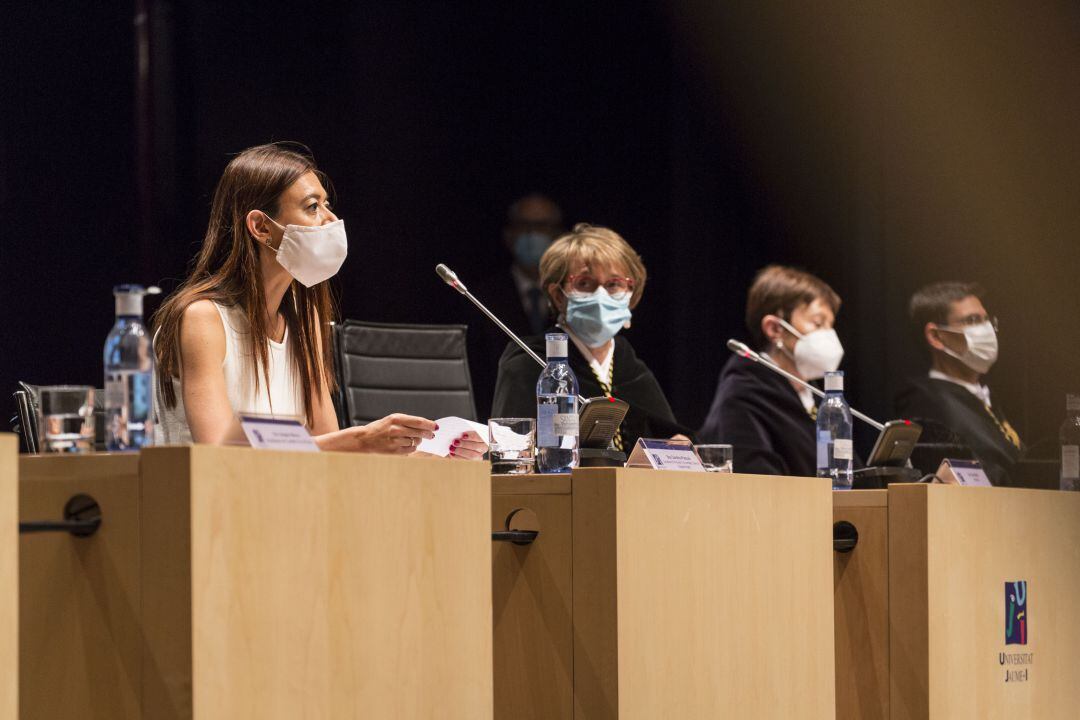 La consellera de Universidades, Carolina Pascual, y la rectora de la UJI, Eva Alcón.