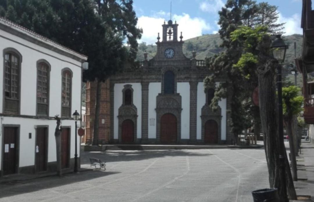 Fachada de la Basílica de Nuestra Señora del Pino