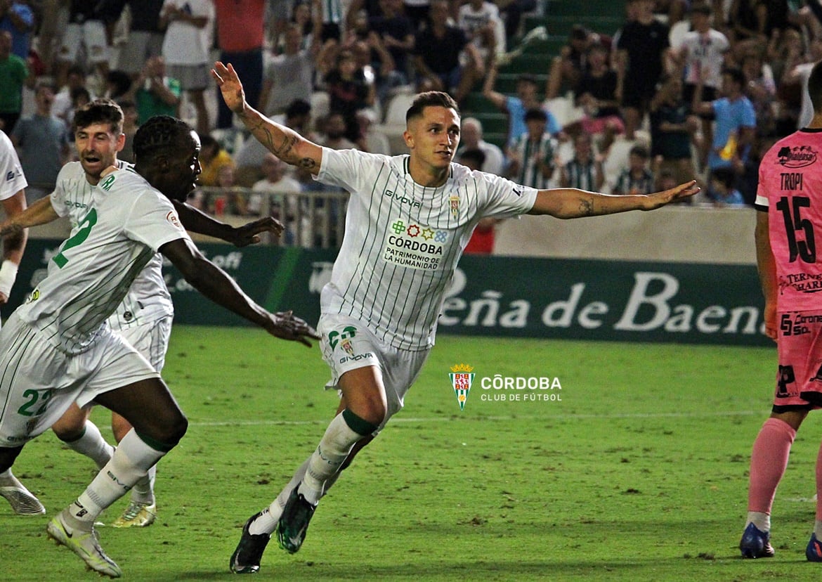 Celebración de uno de los goles del Córdoba CF ante el Unionistas de Salamanca.