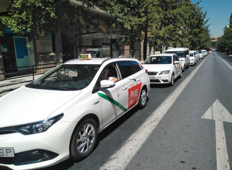 Protesta de taxistas en Granada este lunes