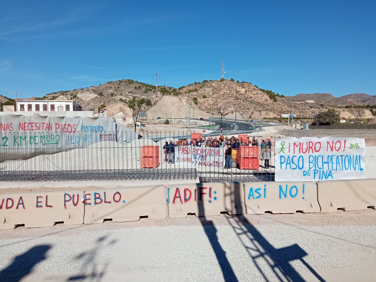 La plataforma vecinal Tercia Incomunicada de Lorca ha vuelto a protestar este domingo por las obras de construcción del tren de alta velocidad (Archivo)