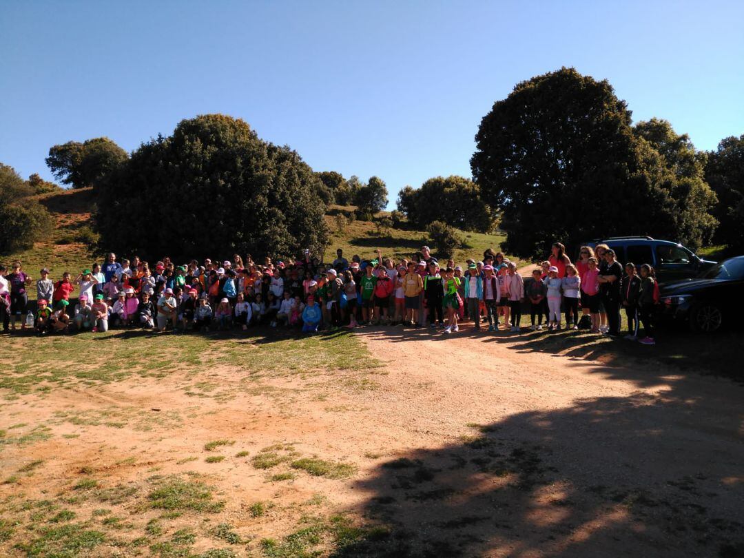 Los niños y niñas con sus profesores se han reunido en Caleruega desde primera hora de la mañana