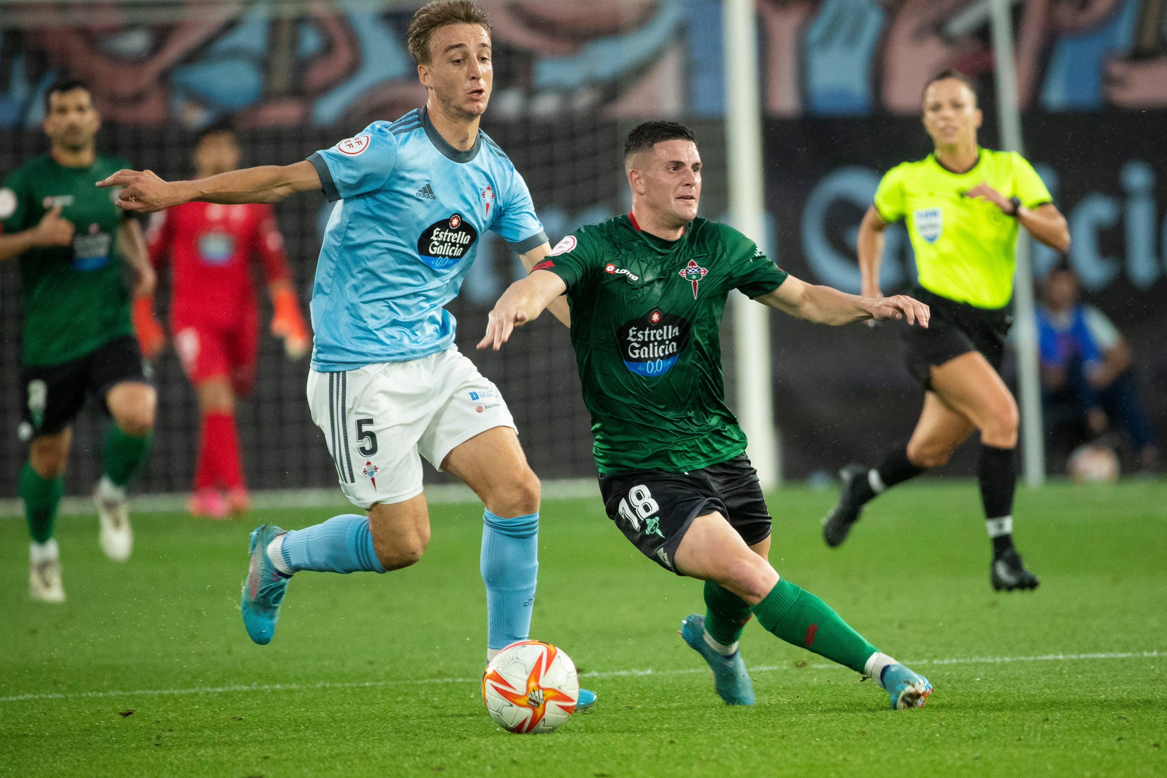 Javi Castro en un lance del Celta B -Rancing de Ferrol