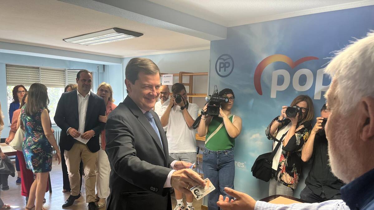 Mañueco pide en Salamanca "elecciones generales" a Sánchez, le insta a "dimitir" y pretende "agotar" la legislatura