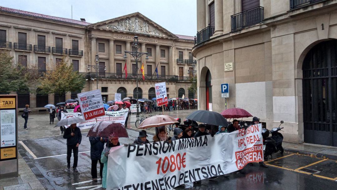 Manifestación en Pamplona de colectivos de pensionistas 