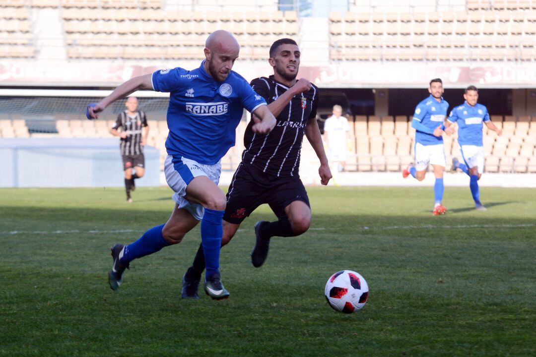 Javi Casares durante el partido ante el Ceuta disputado en Chapín
