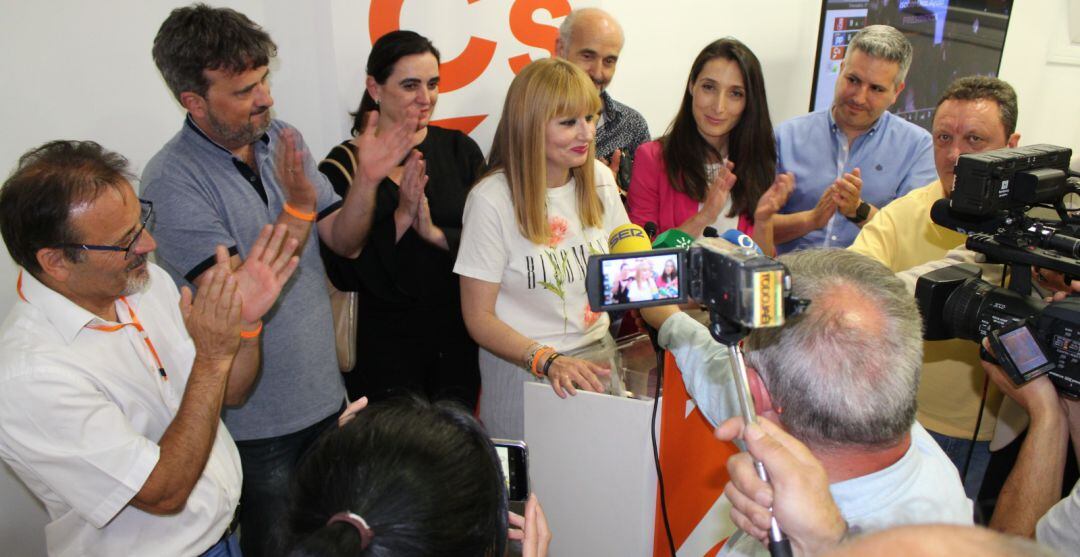 La candidata de Ciudadanos Jaén, María Cantos, atiende a los medios tras conocerse los resultados.