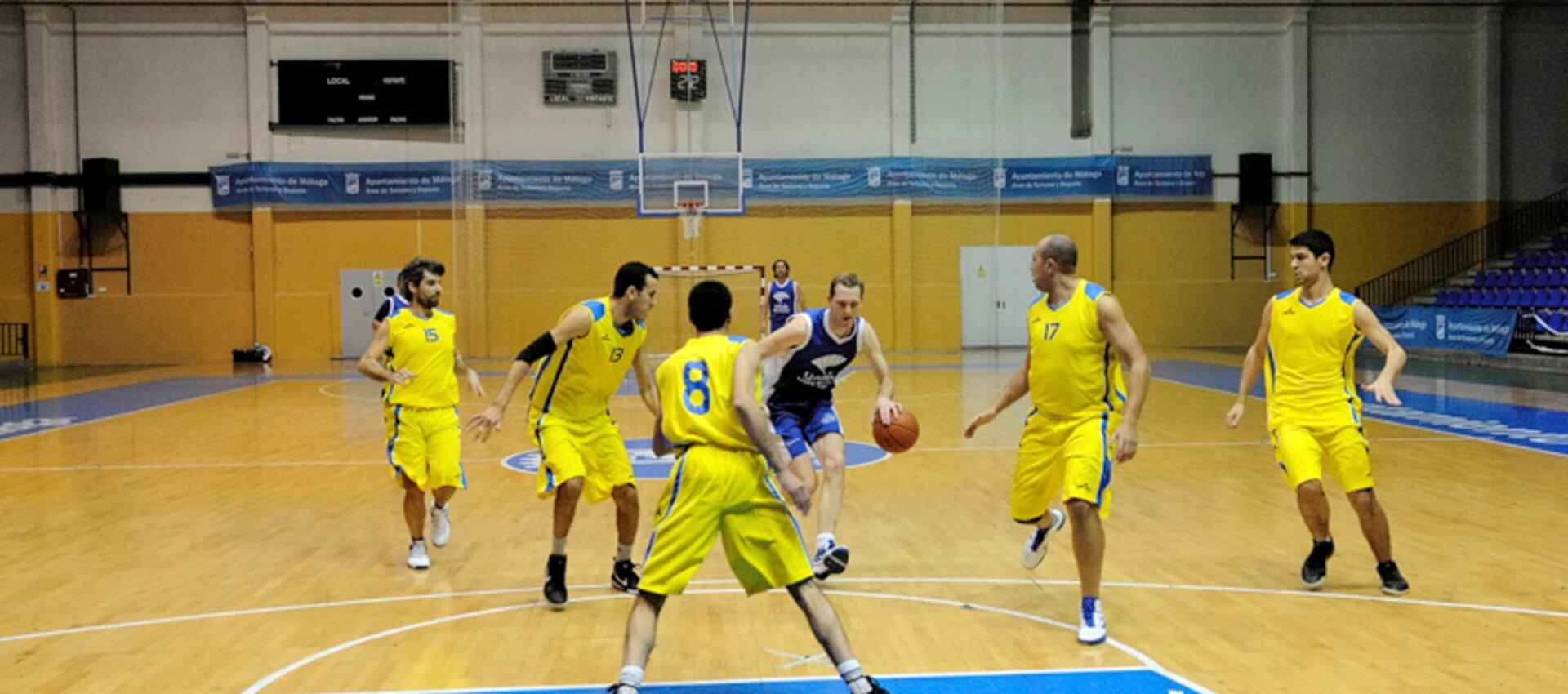 El pabellón Alfonso Queipo de Llano acoge este fin de semana el torneo mixto de baloncesto ‘Futuros cracks’ que reúne a 24 equipos de Andalucía