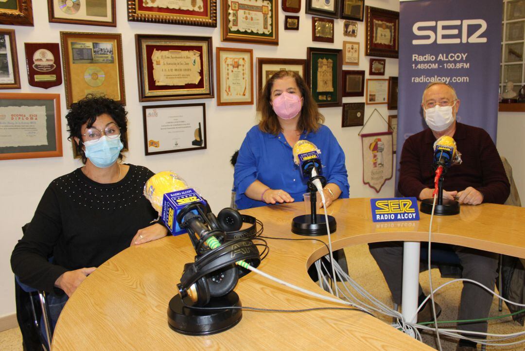 Alicia Ureña, técnico de la UPCCA, Aranza de Gracia, concejal de Políticas Inclusivas, y el médico Paco Pascual