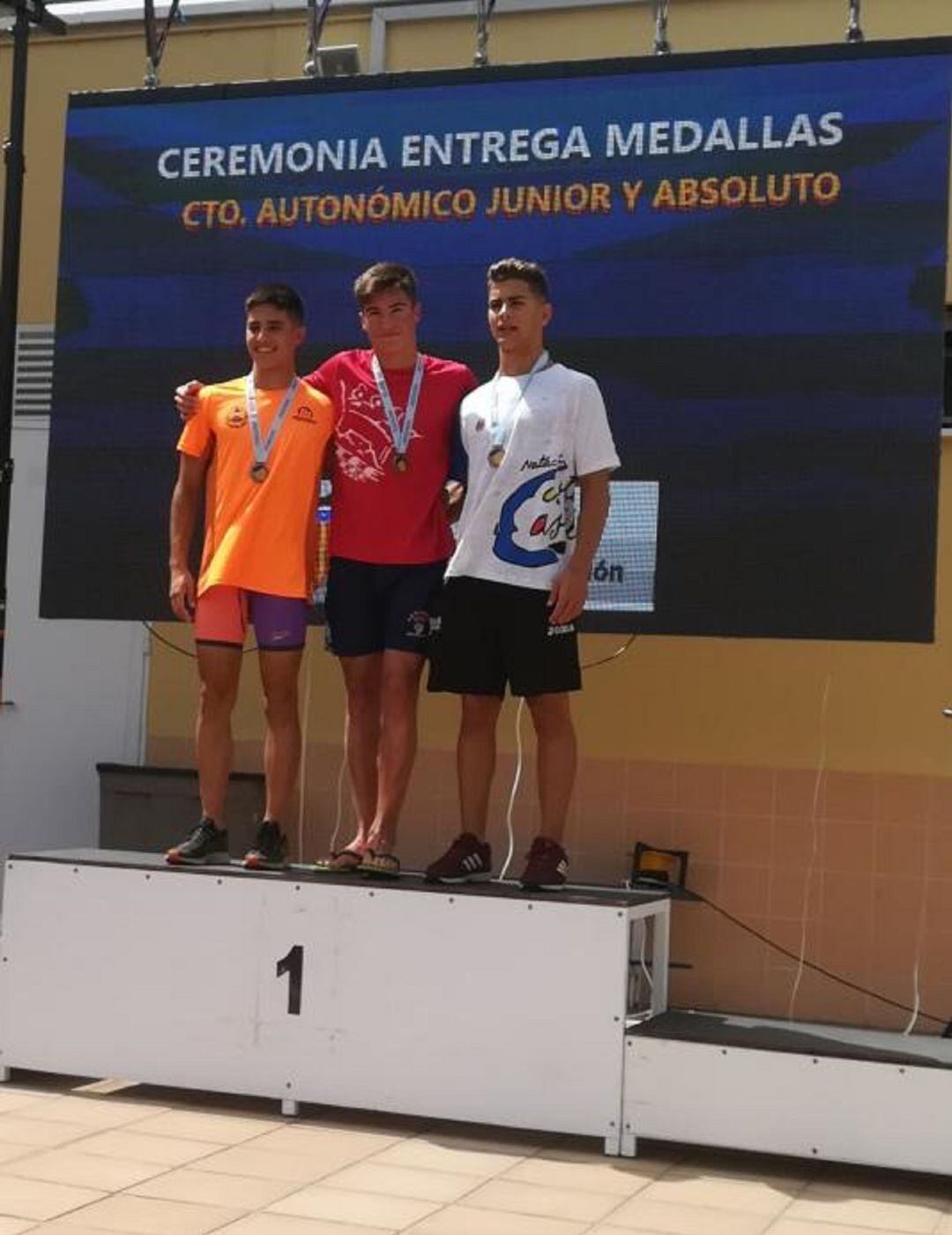 Víctor Moreira fue oro en 100 espalda