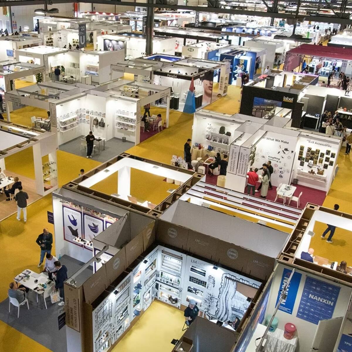 Trece empresas de los componentes del calzado de Elche participan en la feria Lineapelle Milán