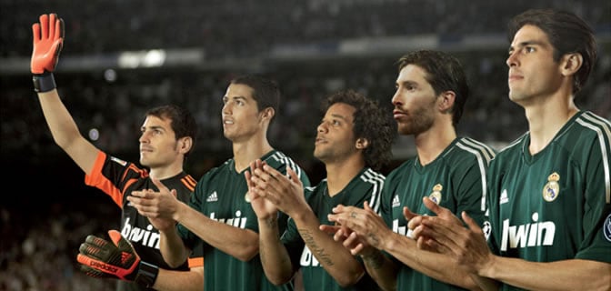 Cristiano, Marcelo, Ramos y Kaká visten la camiseta verde en una foto promocional de Adidas