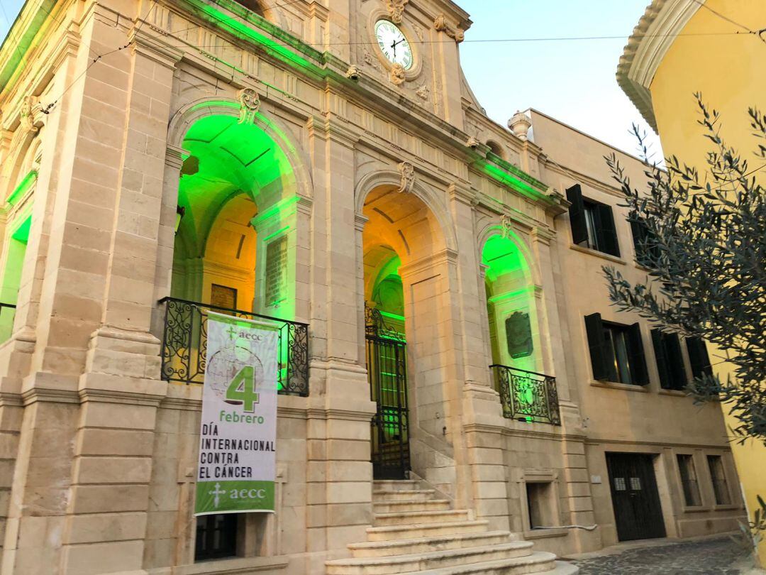 El Ayuntamiento, de verde