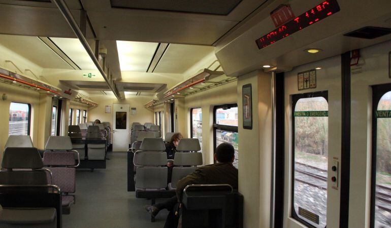 Interrior d'un tren de rodalies