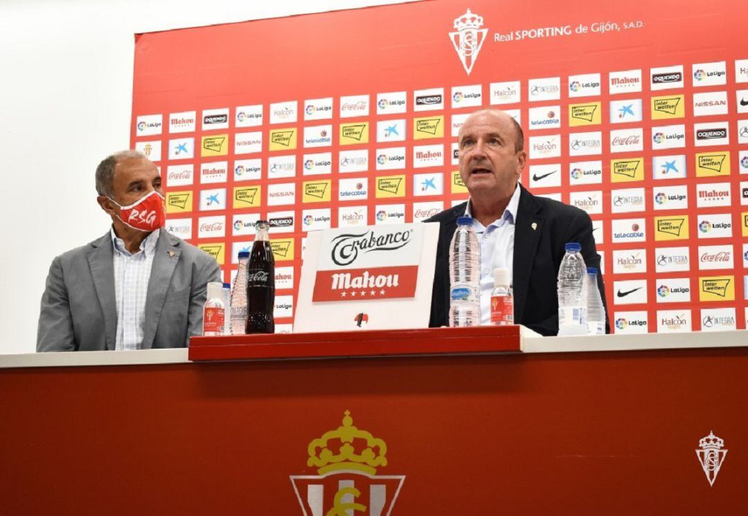 Javier Martínez (dcha) en un acto del club.