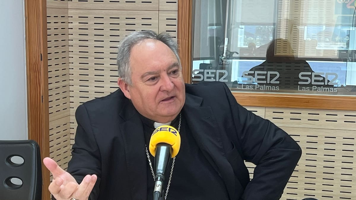 José Mazuelos, obispo de la Diócesis de Canarias: "La población canaria es ejemplar, una maravilla con los migrantes, lo reconoció el Papa Francisco y León XIV"
