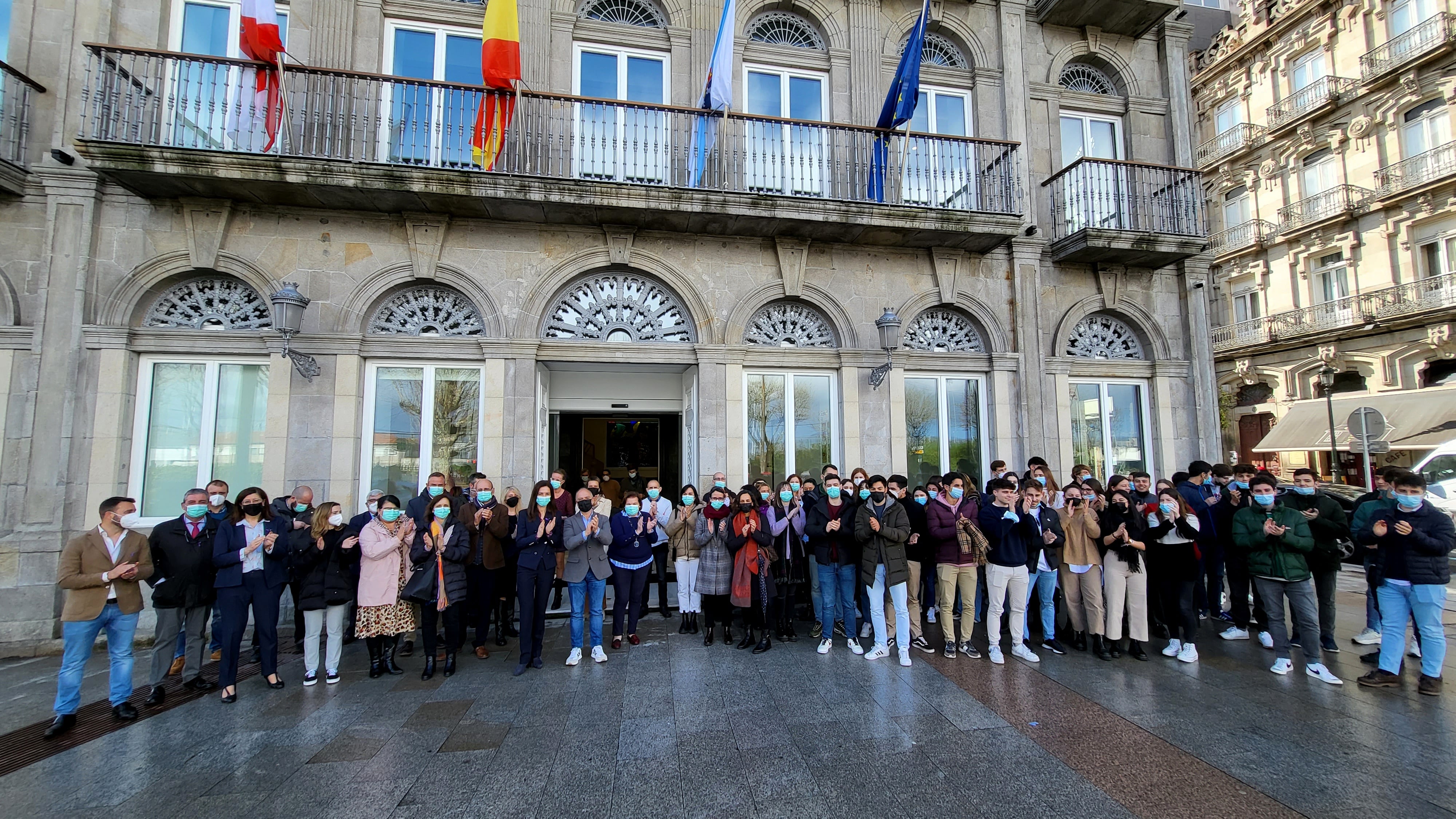 Concentración de la plantilla Zona Franca para conmemorar el 8-M.