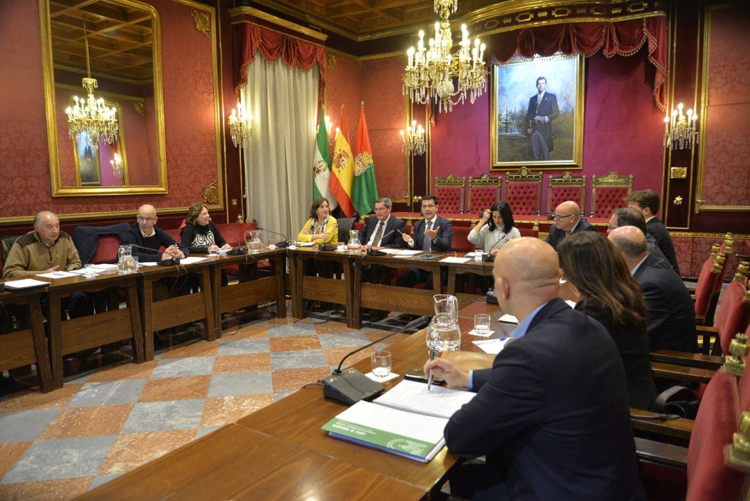 Reunión de la Mesa del Aeropuerto en el Ayuntamiento de Granada