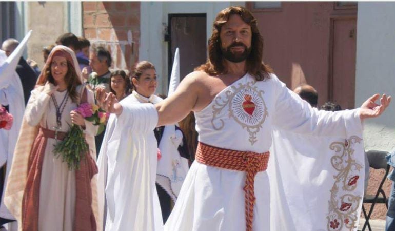 Ramón Fossati interpretó a Jesucristo en la Semana Santa Marinera de 2015 con un hombro desnudo