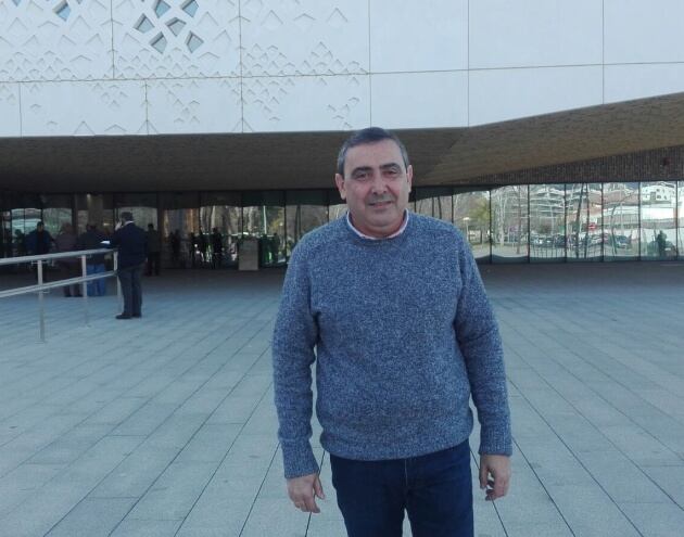 José Carlos Alba (CCOO), a las puertas de la Ciudad de la Justicia.