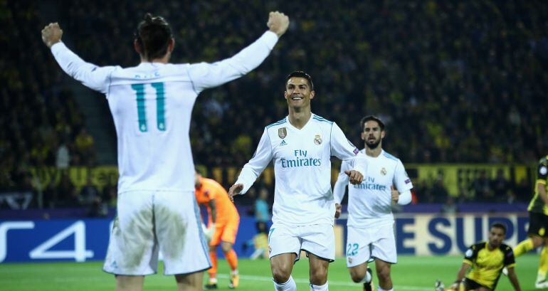 Cristiano Ronaldo y Bale celebran el gol del luso