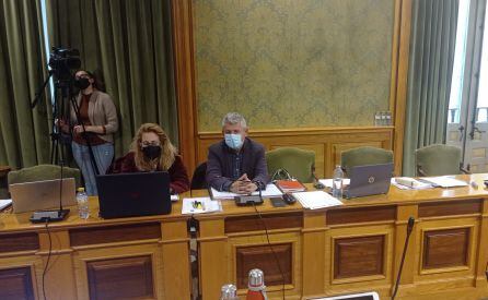 Matarranz y Payán en el pleno de diciembre, cuando decidieron quedarse en el salón mientras sus compañeros de grupo se ausentaban durante el debate de una moción