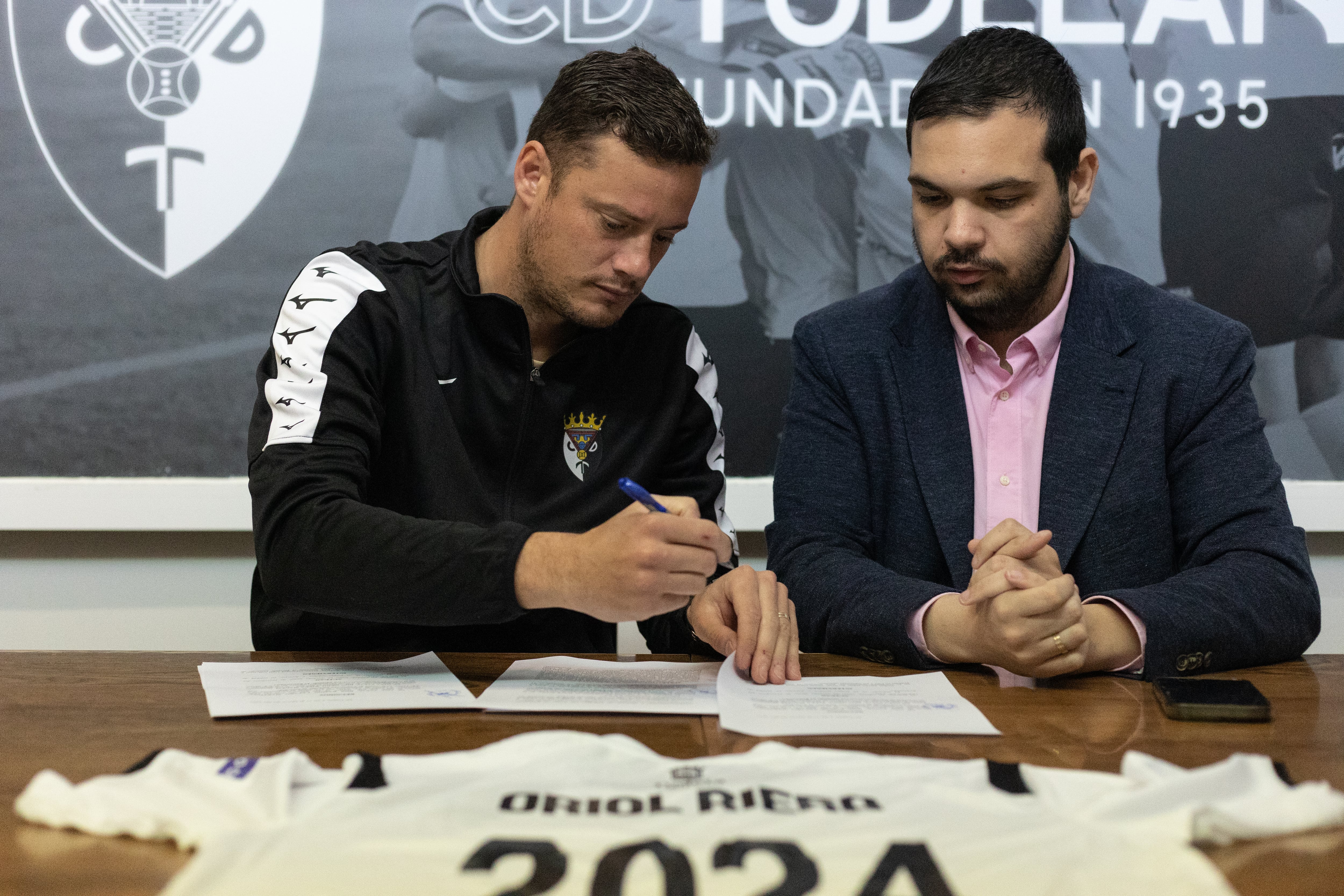 Oriol Riera amplia su vinculación con el Tudelano hasta 2024