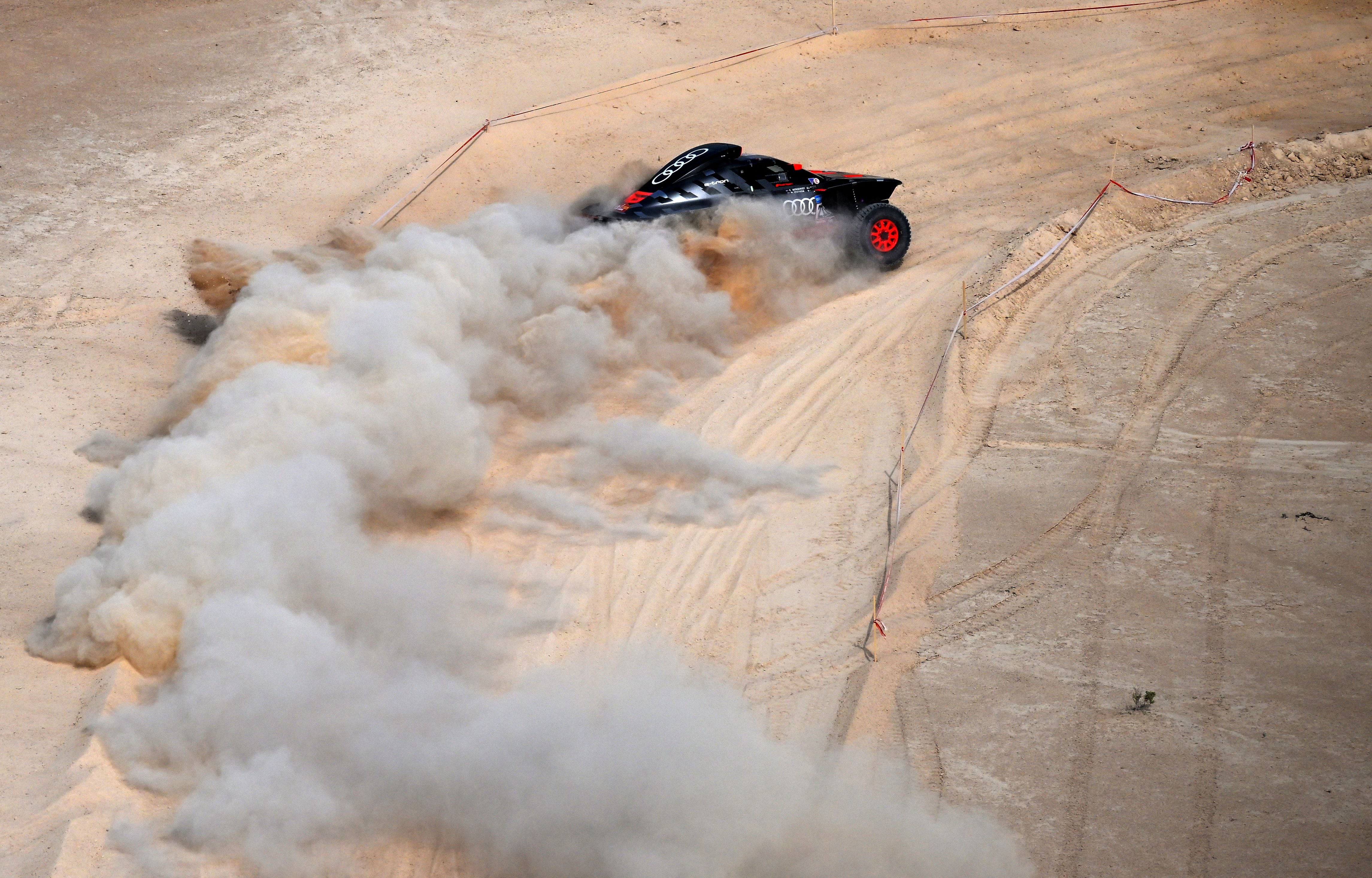 Mattias Ekstrom, piloto de Audi, durante la tercera etapa del Dakar