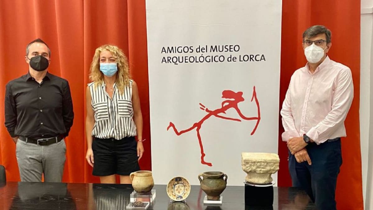 El Museo Arqueológico de Lorca incorpora 5 piezas restauradas de la judería del castillo