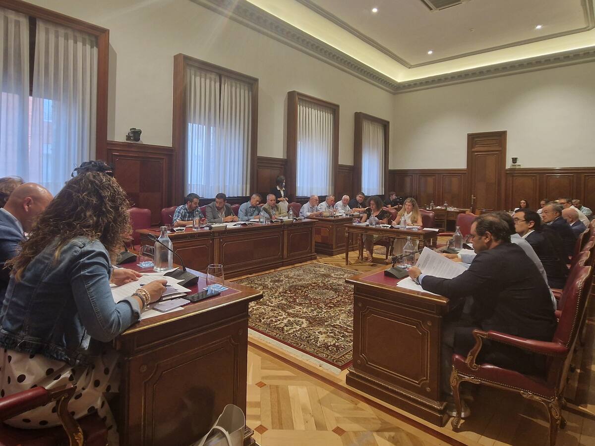 La oposición recuerda al PP de Diputación que la gestión sanitaria corresponde a la Junta