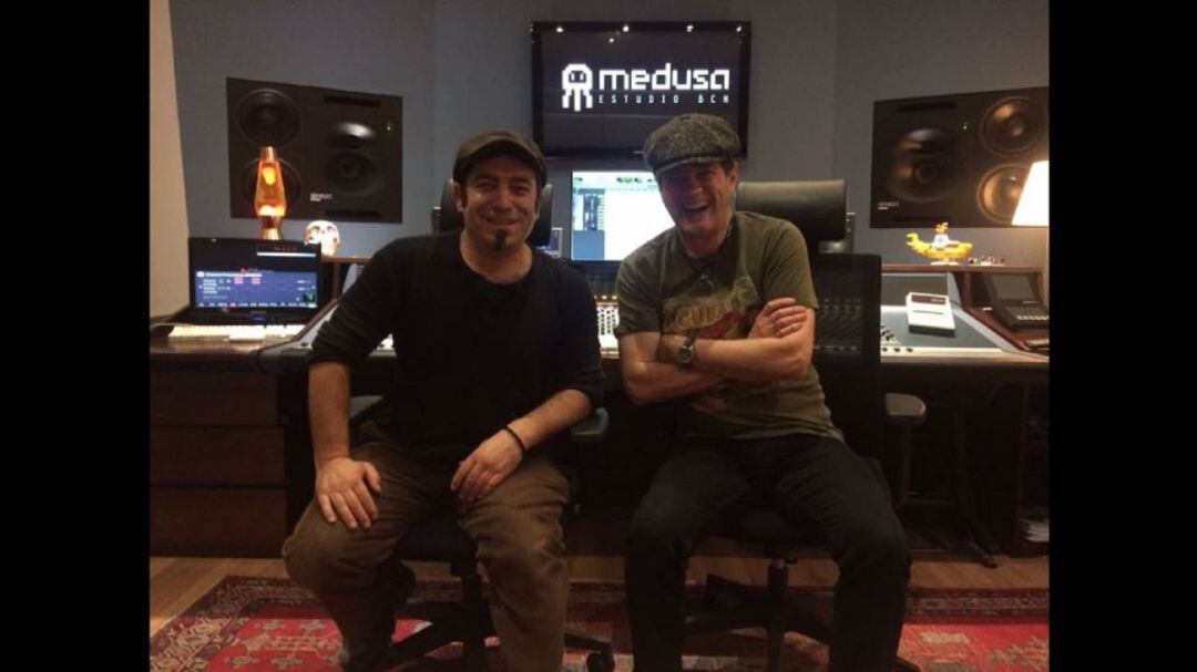 Héctor Castrillejo junto a Santiago Auserón