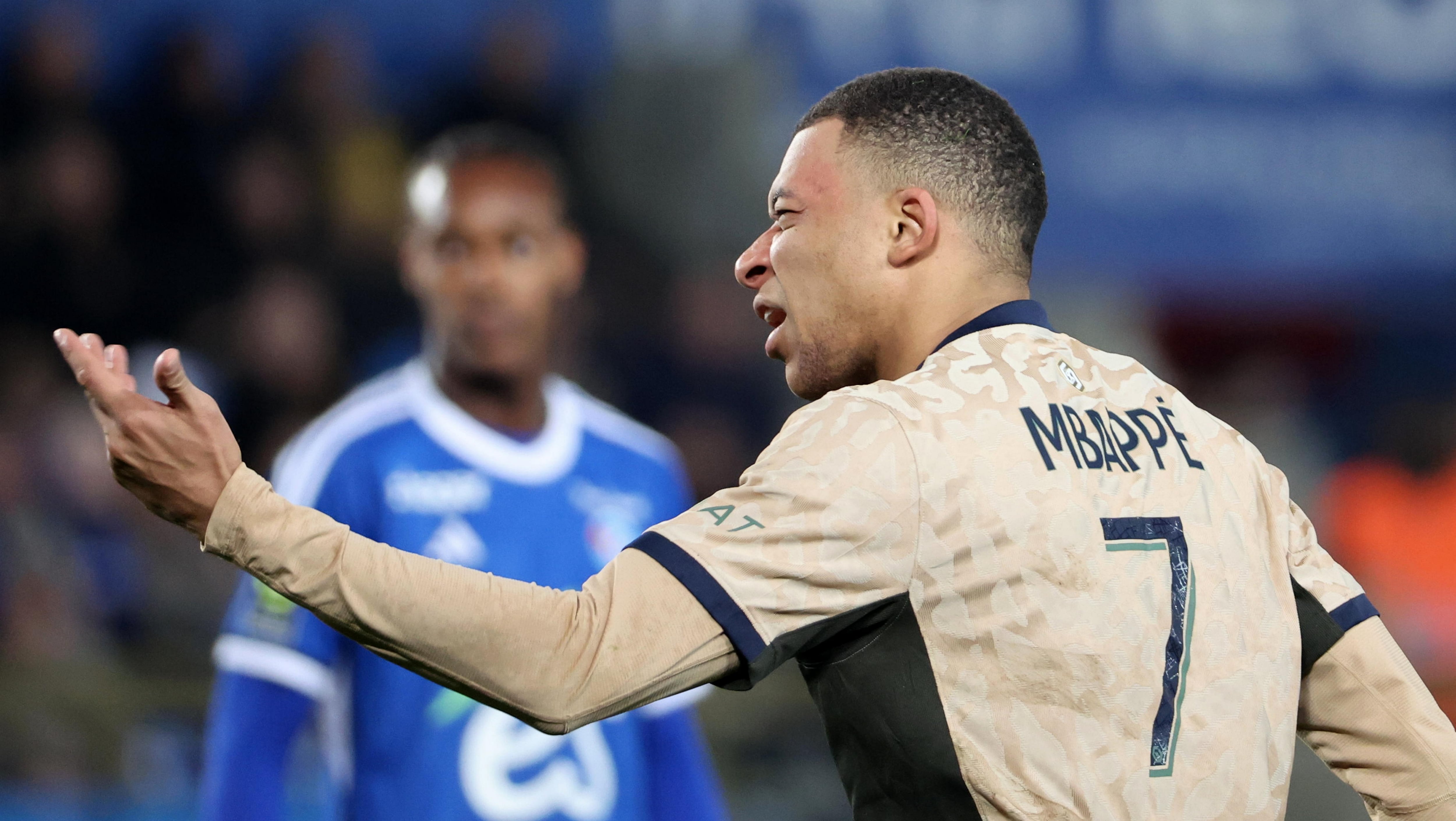 Kylian Mbappé lamenta una ocasión en el partido ante el Strasbourg