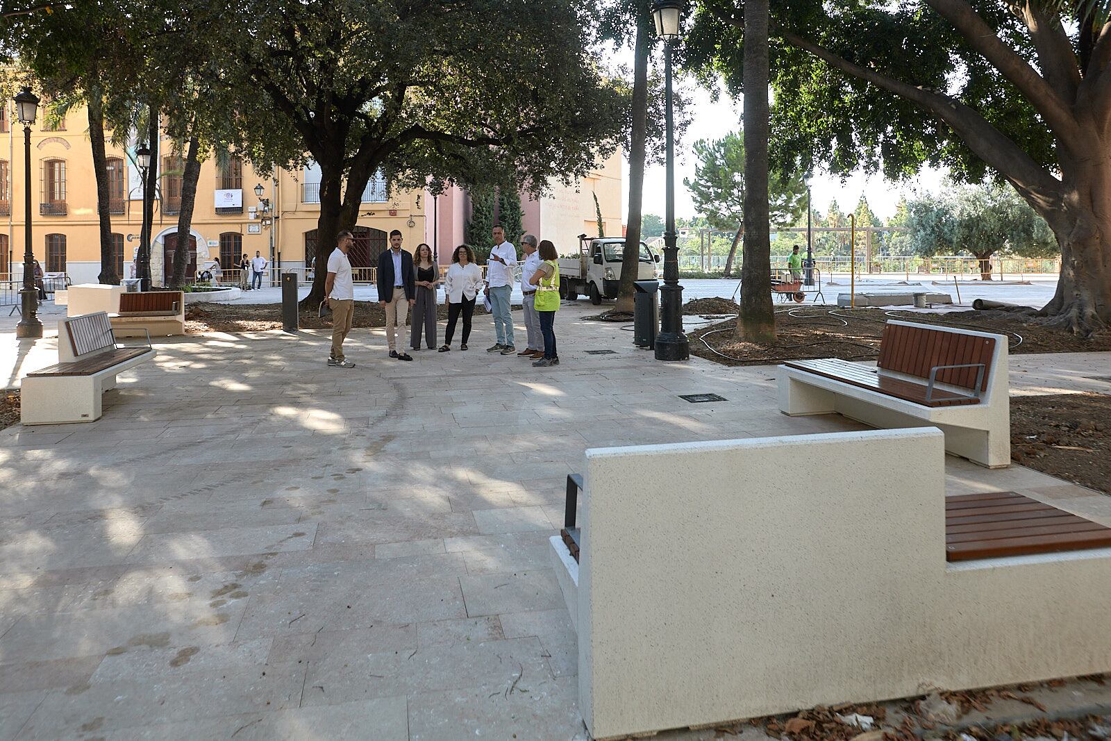 Visita a las obras de humanización del entorno del Ayuntamiento de Gandia.
