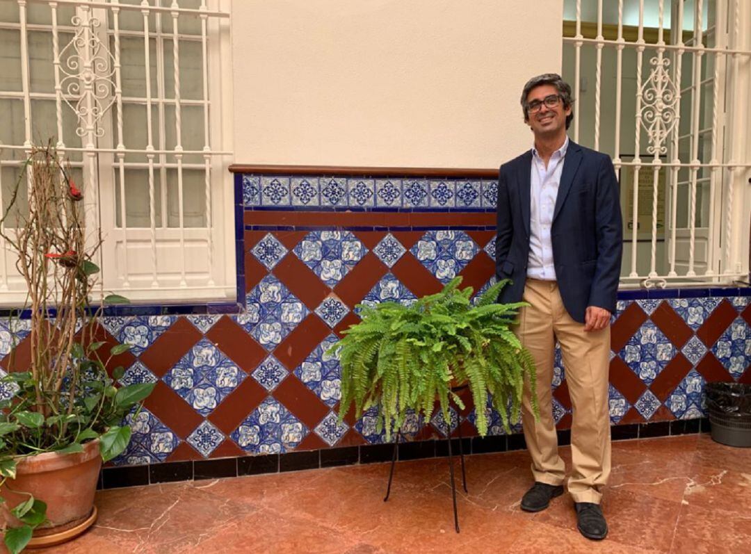 Doctor Antonio Medina, urólogo del grupo Suturo y del Hospital Vithas Sevilla