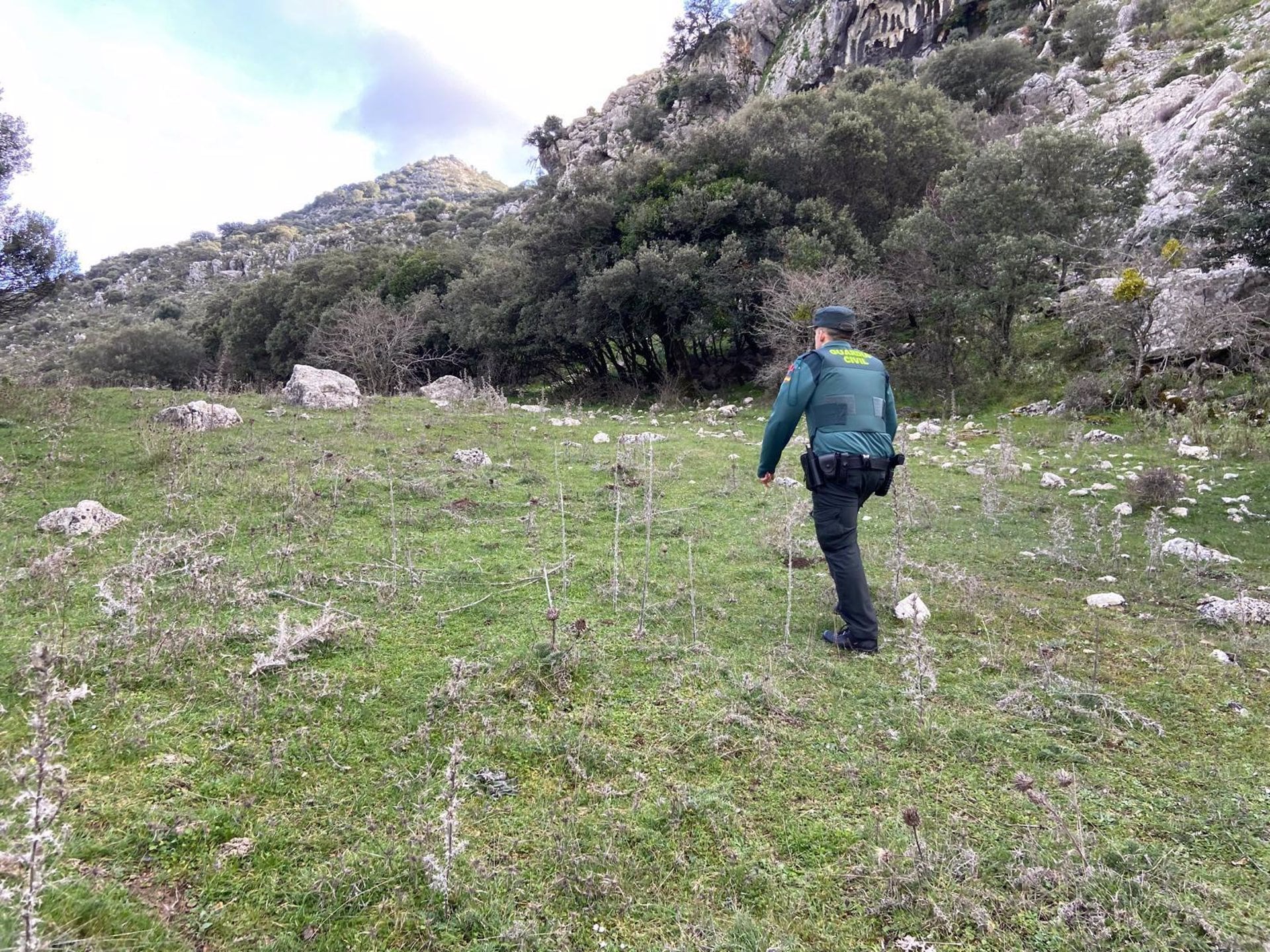 Un agente de la Guardia Civil en la Sierra de Cádiz