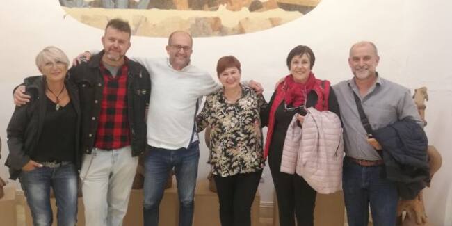 La concejal de Actividades y Responsabilidad Patrimonial, Nova María Kirkpatrick, junto a hijos y familiares de Juan Brito.