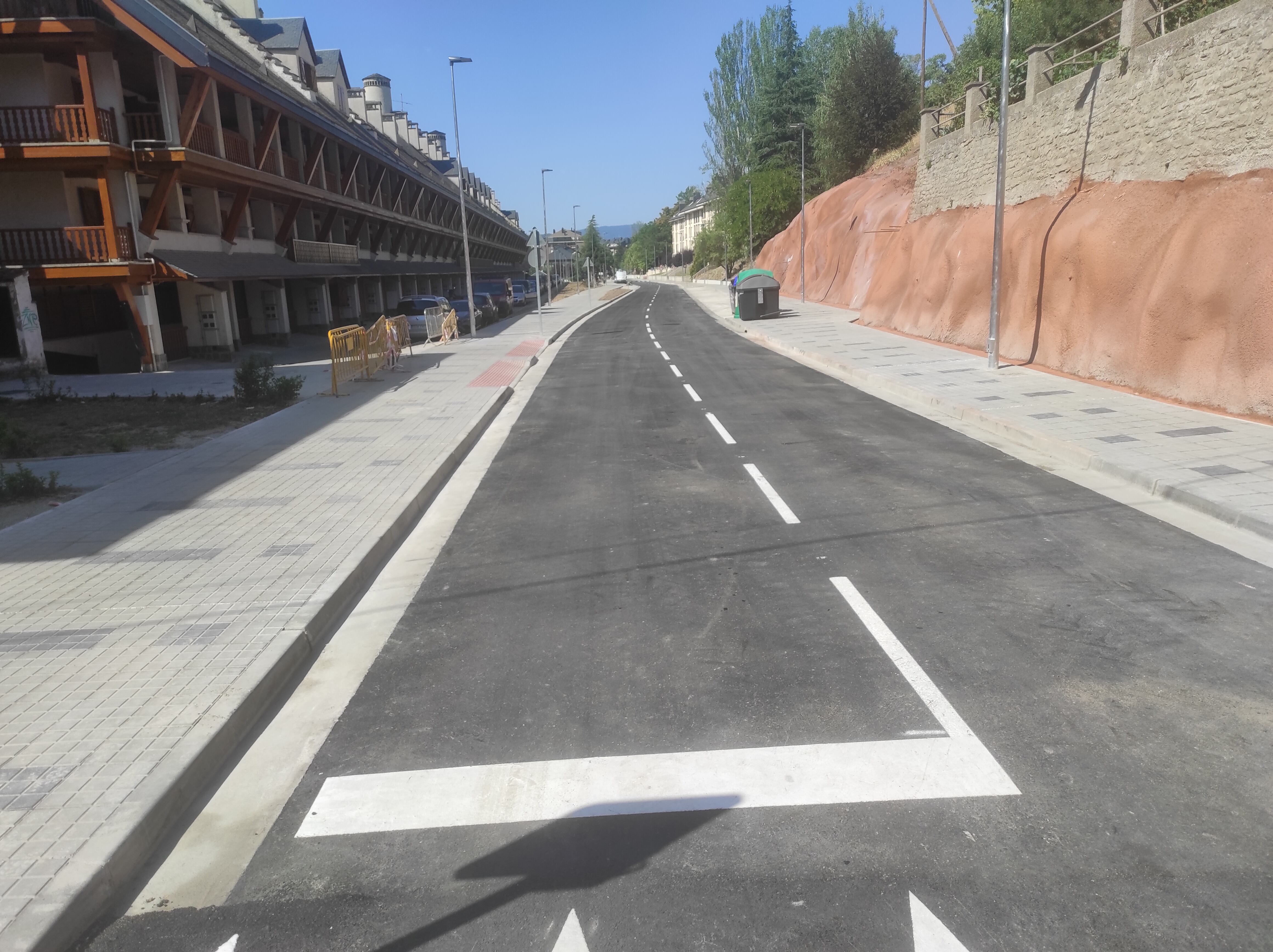 La reurbanización de la calle Fondabós ha ampliado aceras