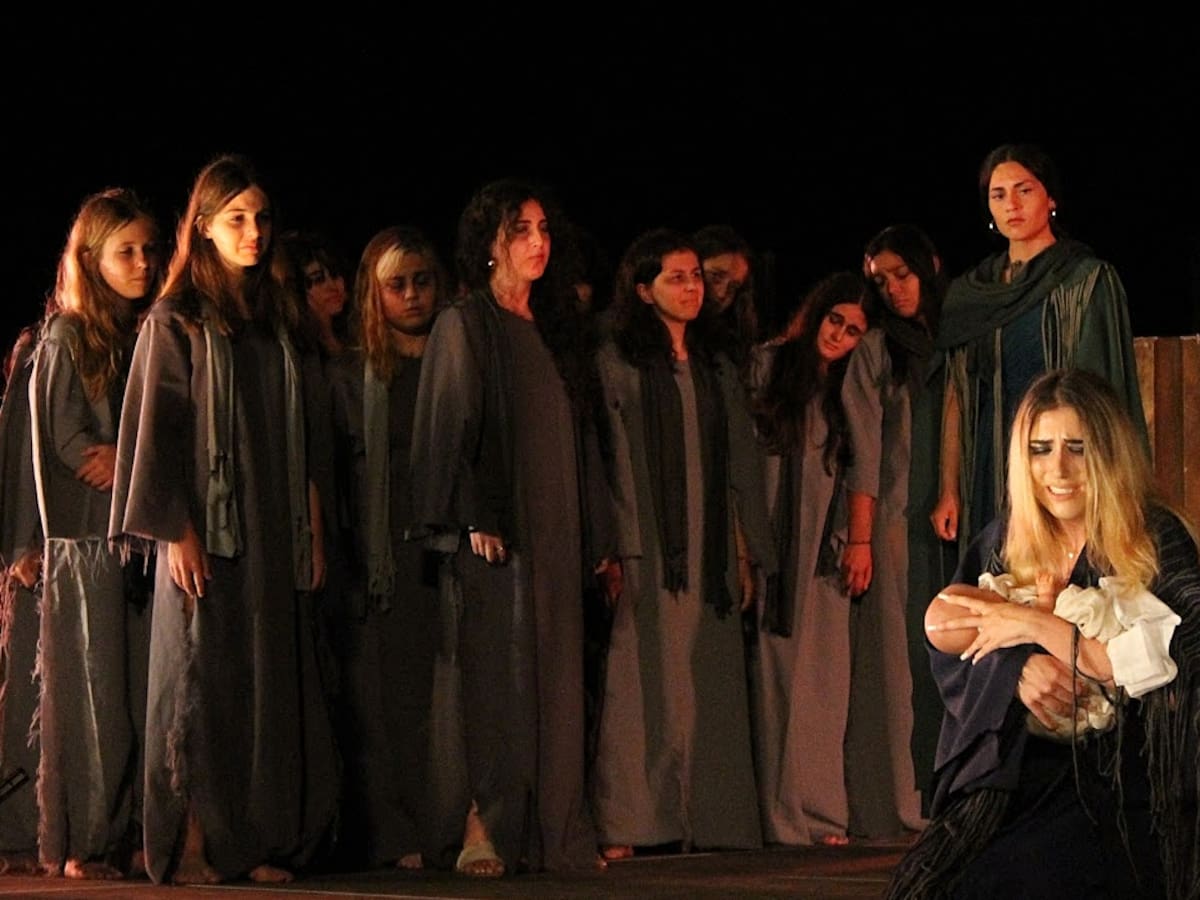 La Nave Argo, un doble grupo de teatro escolar y amateur que revive con pasión los clásicos grecolatinos