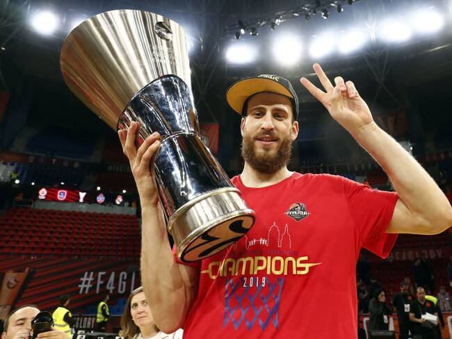 Basketball - EuroLeague Final Four Final - Anadolu Efes Istanbul vs CSKA Moscow - Fernando Buesa Arena, Vitoria-Gasteiz, Spain - May 19, 2019 CSKA Moscow’s Sergio Rodriguez poses with the trophy. REUTERS/Sergio Perez